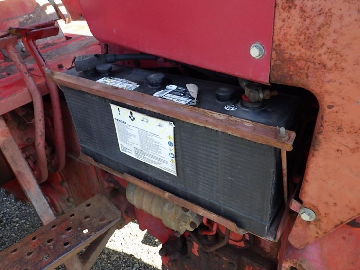 international-f1066-tractor-image-15