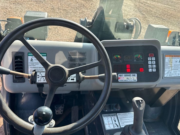 2007-bobcat-5600-toolcat-image-15