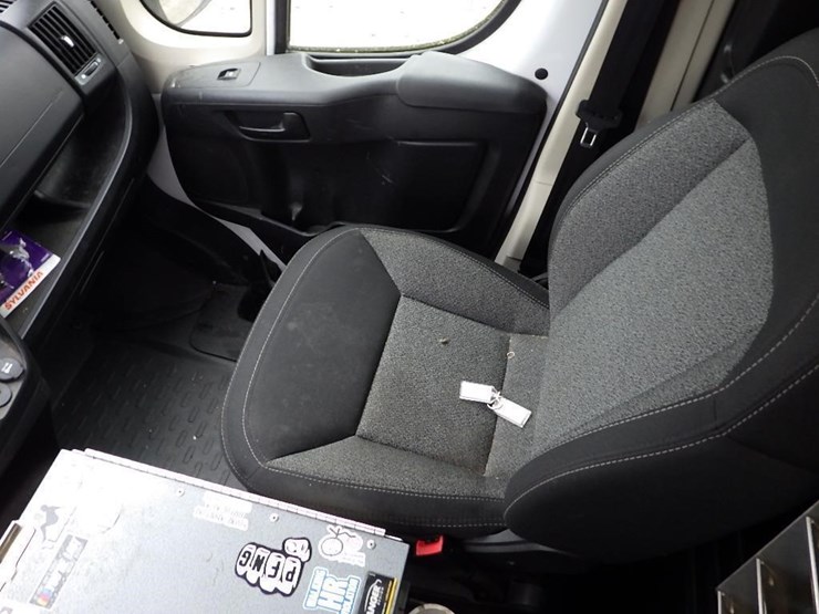 2021-dodge-1500-image-38