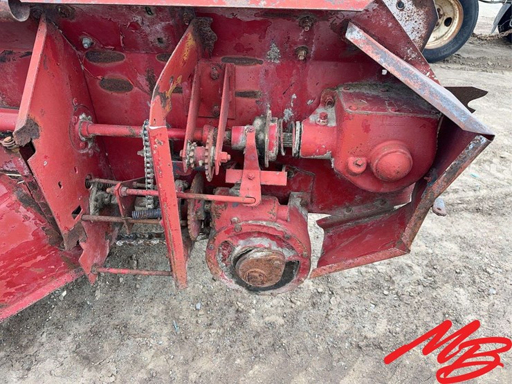 new-holland-680-image-9