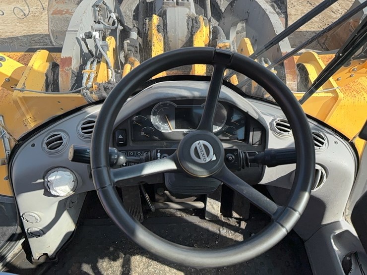 2018-volvo-l260h-image-14