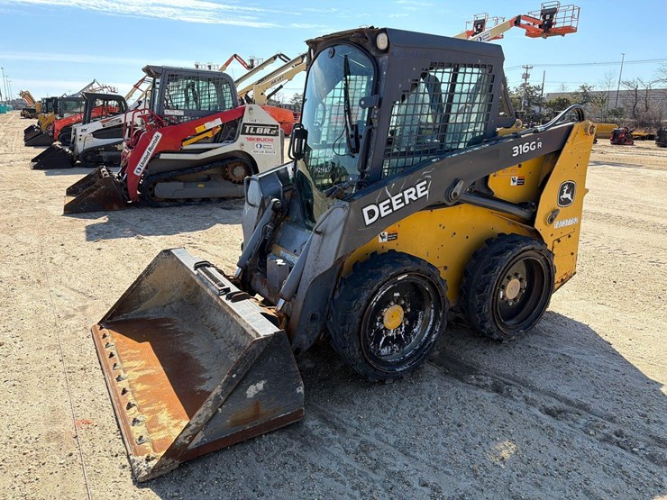 2018-deere-316gr-image-2