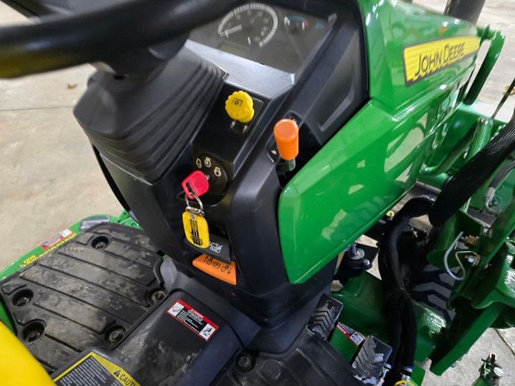 2014-john-deere-1025r-image-27