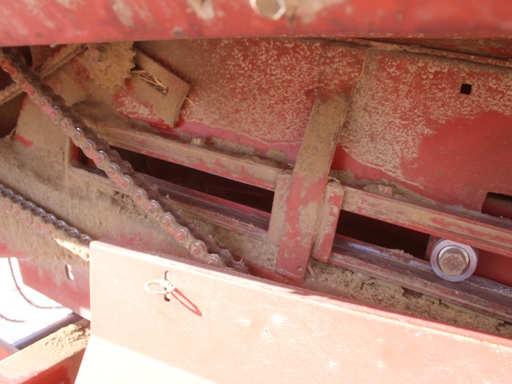 hesston-4600-image-25