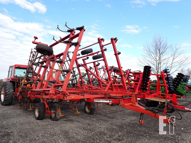 case-ih-4300-image-2