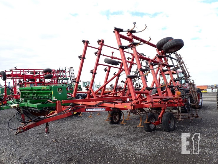 case-ih-4300-image-1