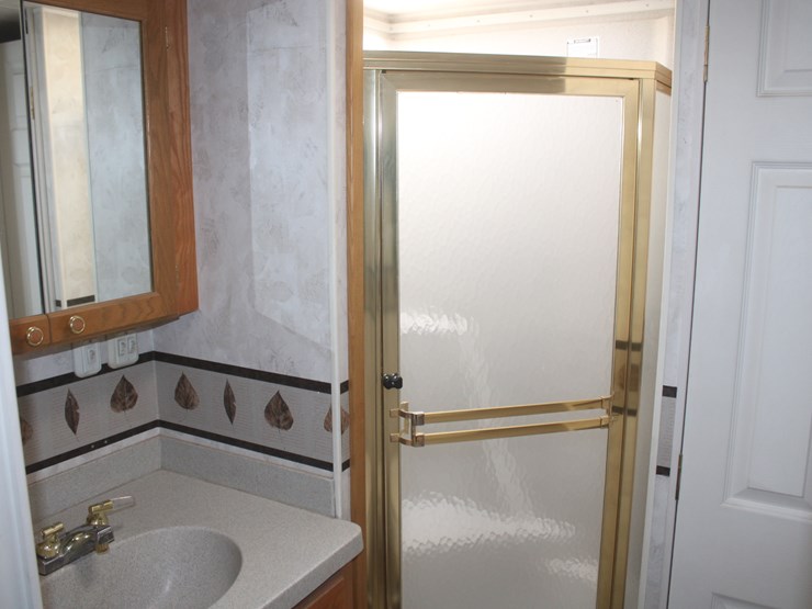 #3041-•-2002-king-of-the-road-royalite-34ft-camper-trailer-image-48