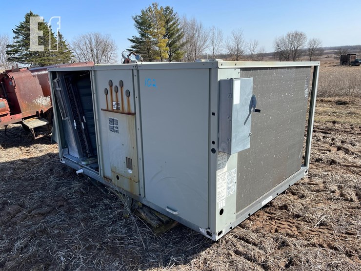 trane-rooftop-heating-/-air-conditioning-unit-image-3