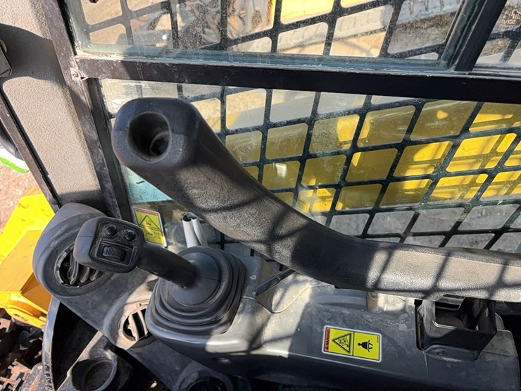 2017-caterpillar-272d2-xhp-image-13