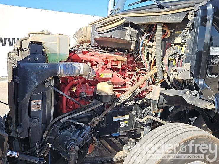 peterbilt-579-image-29