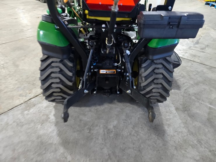 2014-john-deere-1025r-image-7
