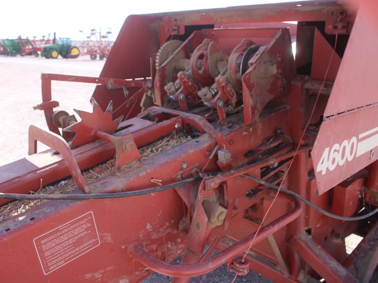 hesston-4600-image-34