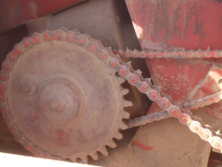 hesston-4600-image-19