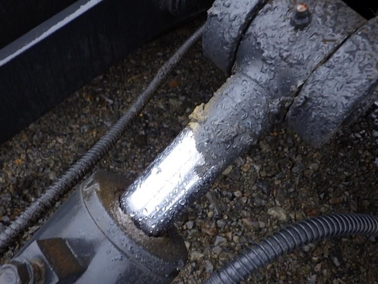 komatsu-pc28uu-image-13