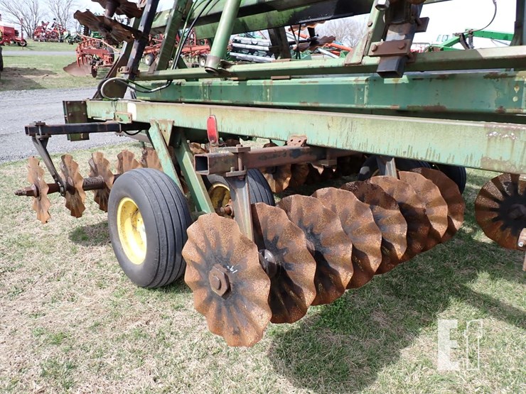 john-deere-230-image-10