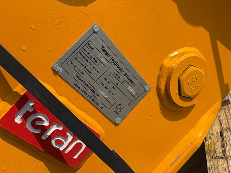 caterpillar-416-image-6