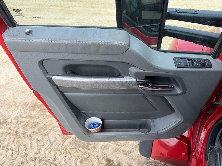 2015-kenworth-t880-image-30