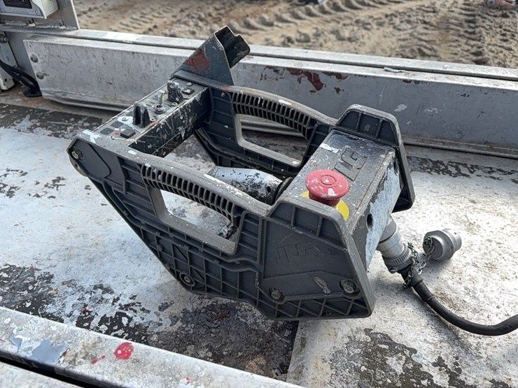 2002-jlg-1930es-image-6