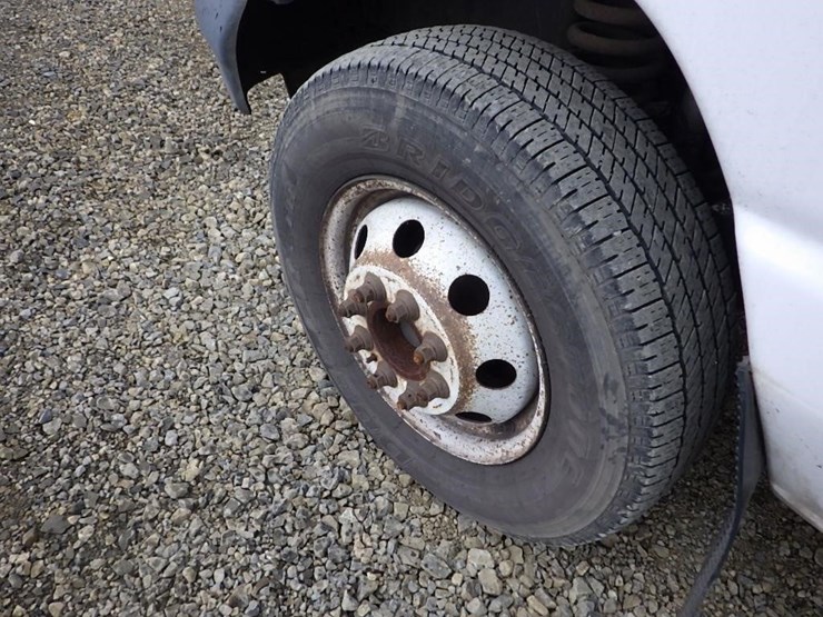 2004-ford-e350-image-25