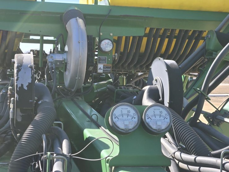 john-deere-1790-image-22