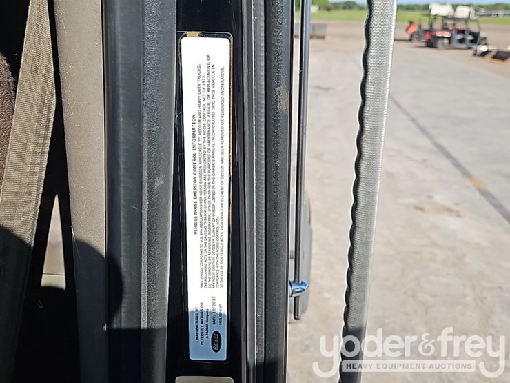 peterbilt-579-image-45