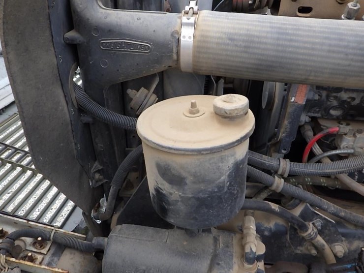 1996-freightliner-fl70-image-10