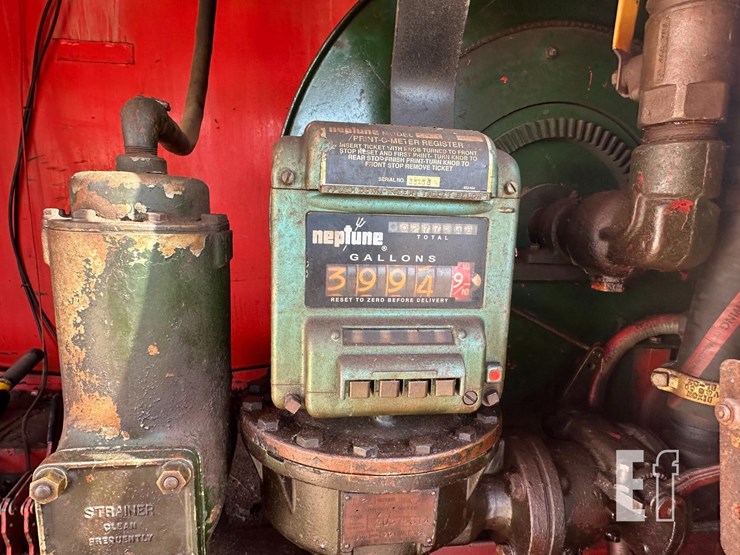 1900-white/gmc-fuel-truck-9618-image-10