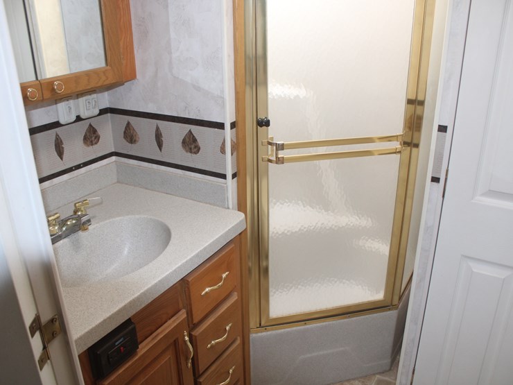 #3041-•-2002-king-of-the-road-royalite-34ft-camper-trailer-image-43