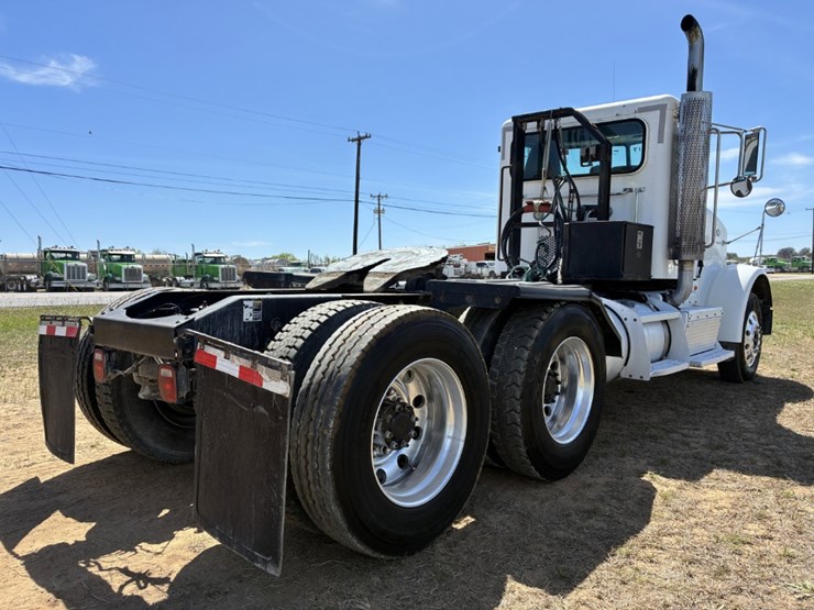 2012-peterbilt-367-image-4