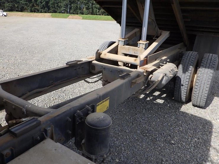 1996-freightliner-fl70-image-45