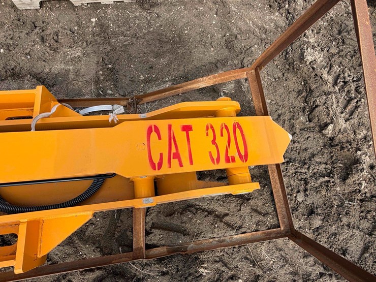 caterpillar-320-image-15