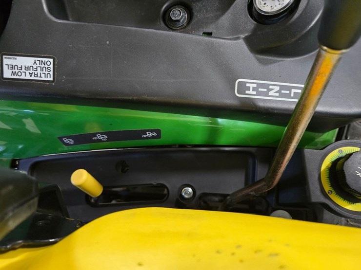 2014-john-deere-1025r-image-24