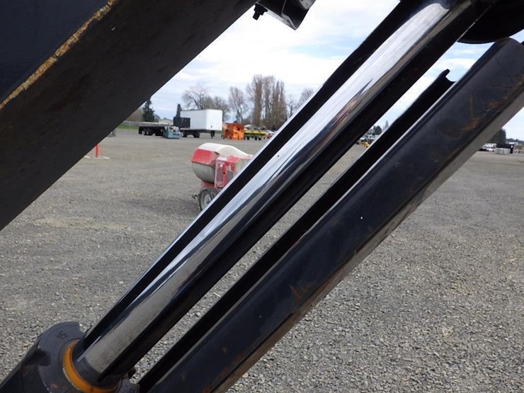 2020-deere-26g-image-29