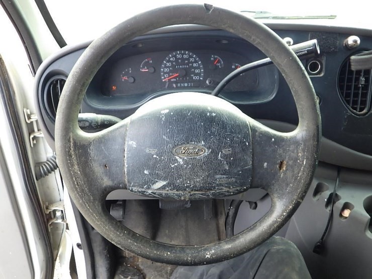 2002-ford-cargo-image-26