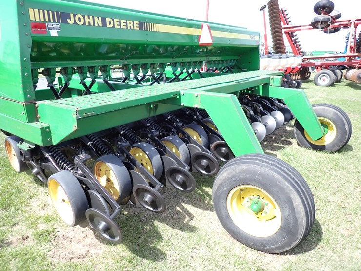 john-deere-750-image-10