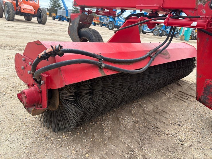 2016-broce-bw260-image-11