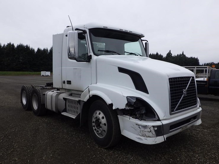 2011-volvo-vnl-t/a-truck-tractor-image-3