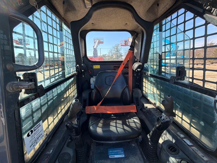 2017-deere-316gr-image-14