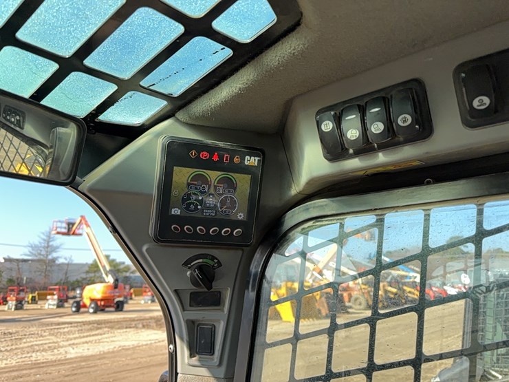 2017-caterpillar-272d2-xhp-image-16