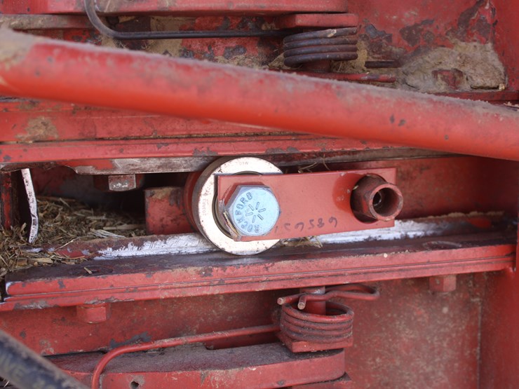 hesston-4600-image-41