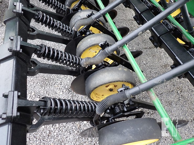 john-deere-750-image-14