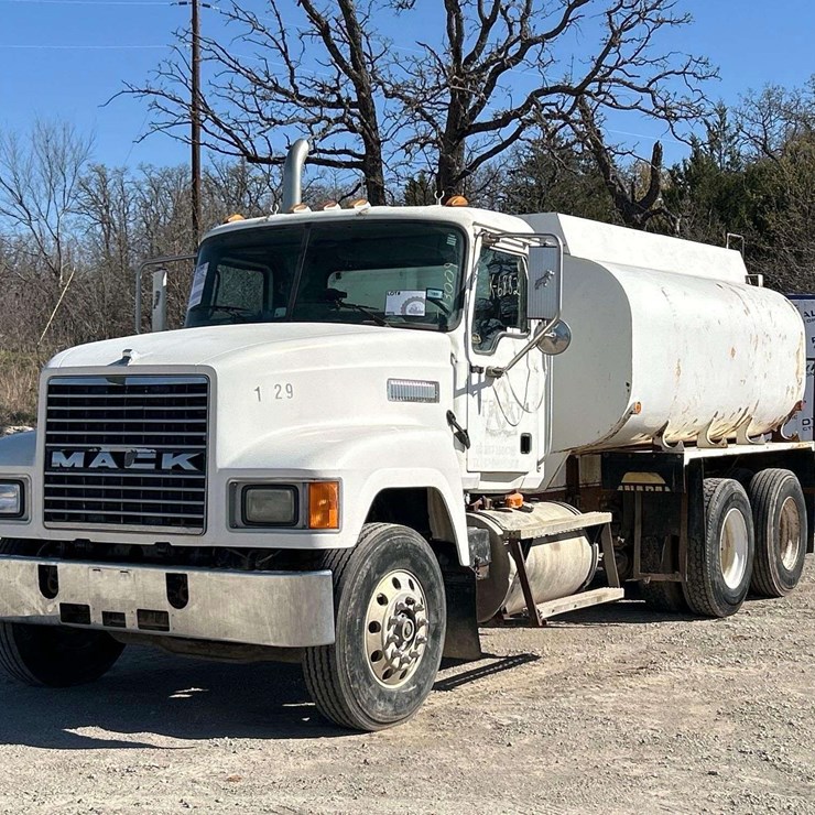 2004 Mack 613 Concrete Mixing Truck