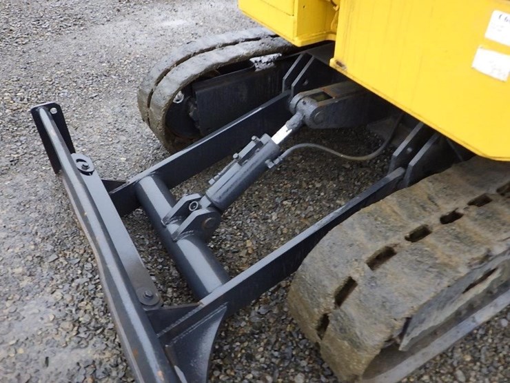 komatsu-pc28uu-image-12