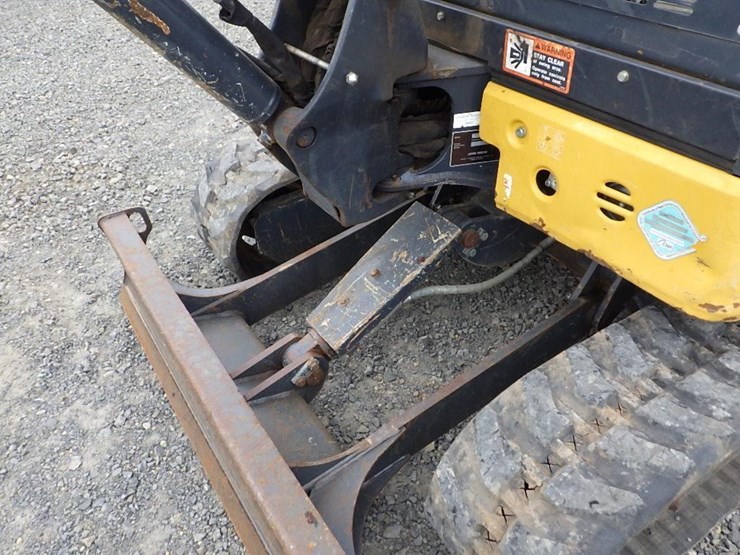 2020-deere-26g-image-12