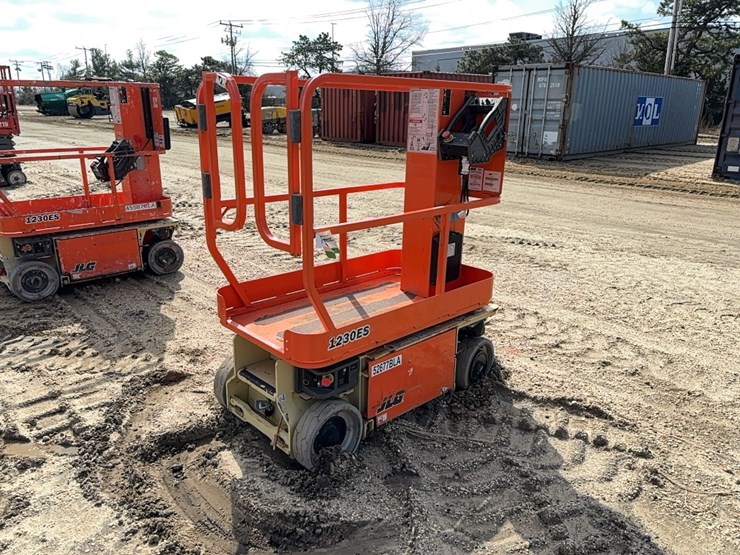 2017-jlg-1230es-image-3