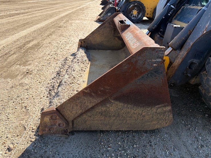 2017-deere-316gr-image-11