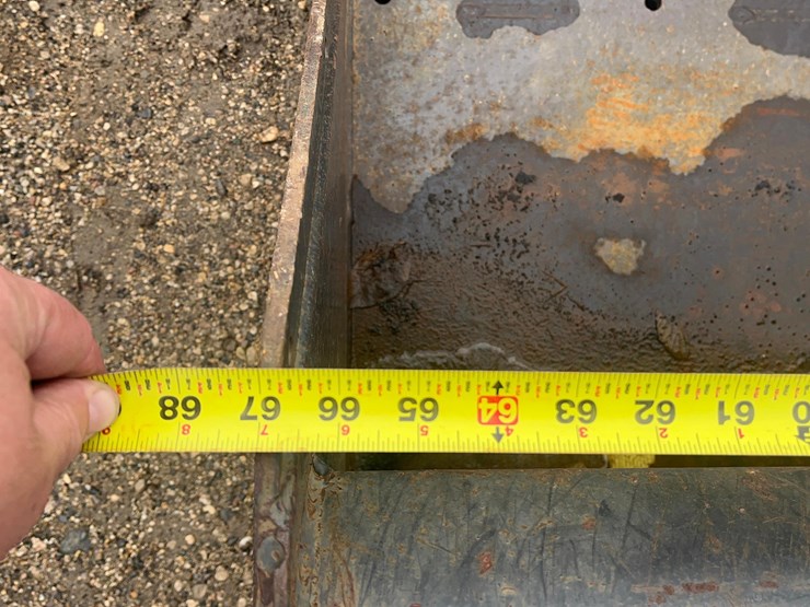 68"-bobcat-bucket-image-6