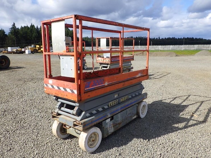1997-skyjack-sj-3220-scissor-lift-image-1