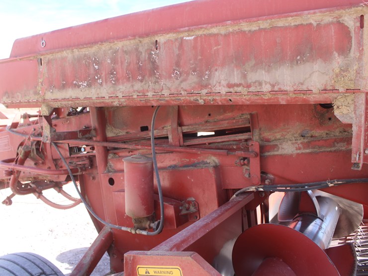 hesston-4600-image-39