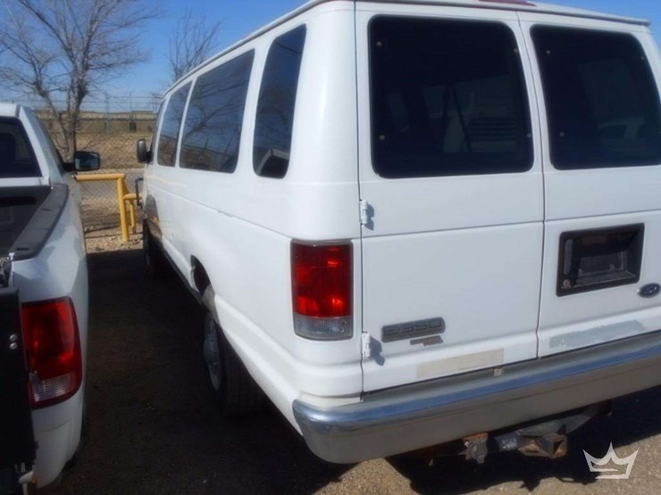 2006-ford-e350-image-3
